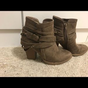 Super cute ankle boots!